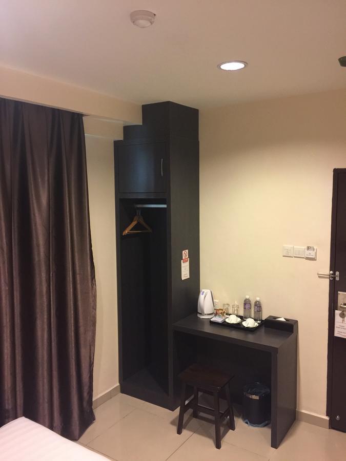 Premierz Hotel ラブアン エクステリア 写真