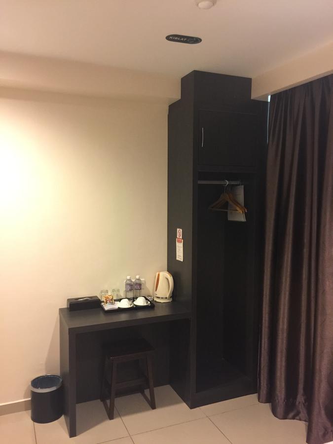 Premierz Hotel ラブアン エクステリア 写真