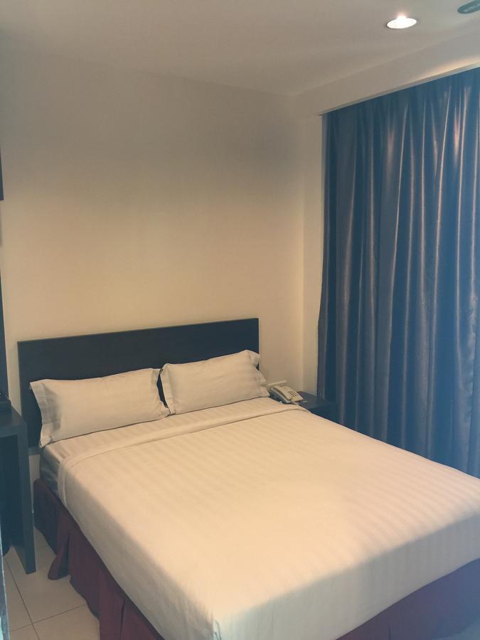Premierz Hotel ラブアン エクステリア 写真