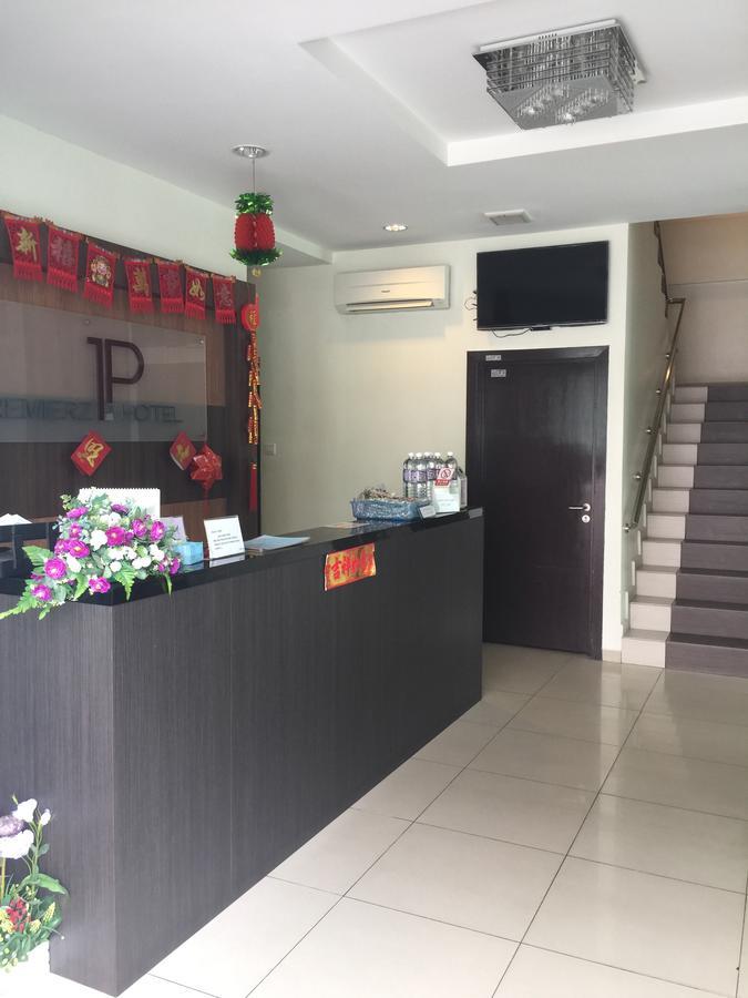 Premierz Hotel ラブアン エクステリア 写真