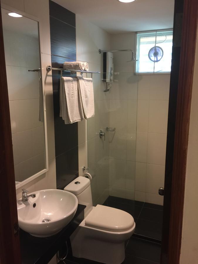 Premierz Hotel ラブアン エクステリア 写真