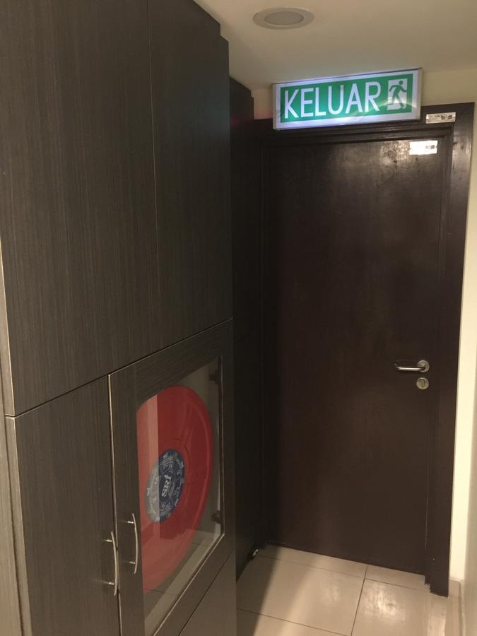 Premierz Hotel ラブアン エクステリア 写真