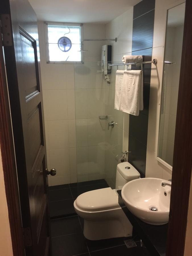 Premierz Hotel ラブアン エクステリア 写真